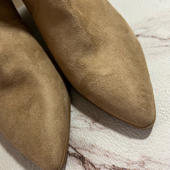 Banana Republic Womens Fuax Suede Solid Bootie Boots, Taupe Size 9. - Picture 3 of 9